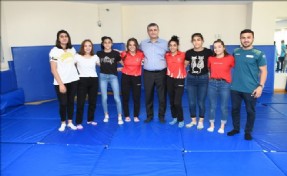 BAŞKAN BOZKURT´TAN ŞAMPİYON SPORCULARA TEBRİK