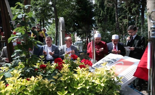 15 TEMMUZ ŞEHİTLERİ VEFATLARININ 3. YILINDA KABİRLERİ BAŞINDA ANILDI