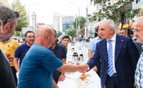 BAŞKAN YILDIRIM ESNAFLA KAHVALTI YAPTI