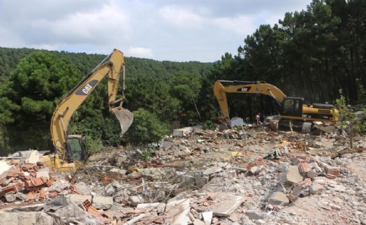 KARTAL’DA KENTSEL DÖNÜŞÜM İÇİN BOŞATILAN 40 METRUK BİNA YIKILIYOR