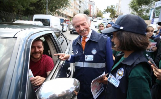 BAYRAMPAŞA’DA ÖĞRENCİLERE UYGULAMALI TRAFİK EĞİTİMİ