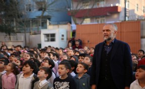 ÇEKMEKÖY İSMİHAN İSMET SÜZER İLKÖĞRETİM OKULU’NDA BAYRAK TÖRENİ COŞKUSU