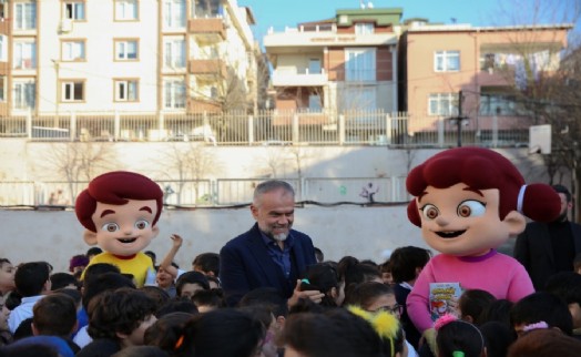 ÇEKMEKÖY’DE ÖĞRENCİLERE SIFIR ATIK TEMALI BOYAMA KİTABI DAĞITILDI