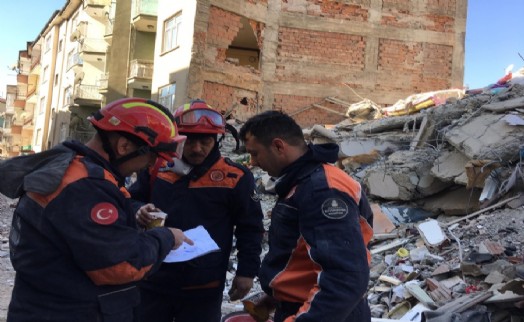 İBB, ELAZIĞ’DA ARAMA KURTARMA ÇALIŞMALARINI ARALIKSIZ SÜRDÜRÜYOR