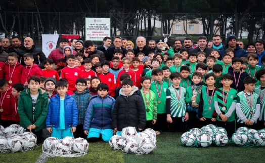 ÜMRANİYE BELEDİYESİ FUTBOL OKULLARI ŞÖLENİ GERÇEKLEŞTİ