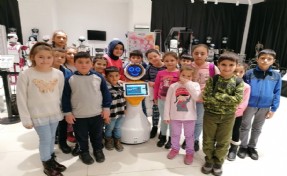 BAĞCILARLI MİNİKLER ROBOTLARLA BİR GÜN GEÇİRDİ