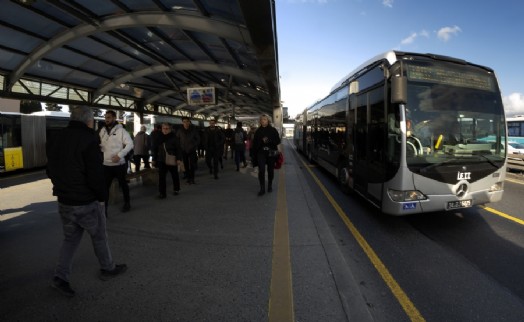 İBB METROBÜS SEFERLERİNİ ARTIRDI