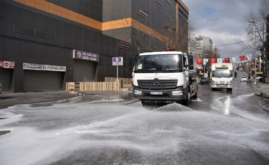 TUZLA’DA KORONAVİRÜSE KARŞI HİJYEN SEFERBERLİĞİ SÜRÜYOR