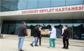 ÇEKMEKÖY’DE 3D YAZICILARLA ÜRETİLEN SİPERLİ MASKELER SAĞLIK GÖREVLİLERİNE TESLİM EDİLDİ