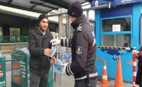 İBB, TOPLU ULAŞIMDA MASKE DAĞITMAYA BAŞLADI