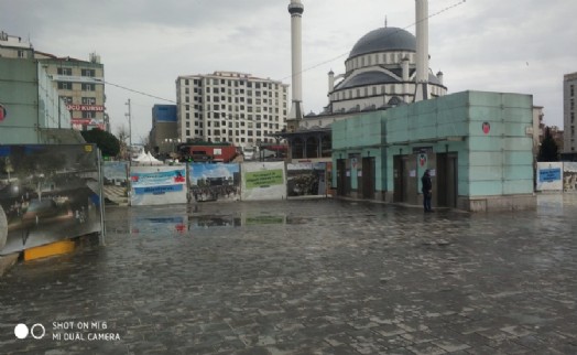 BAĞCILAR’DA VATANDAŞLAR “EVDE KAL” ÇAĞIRISINA RİAYET EDİYOR