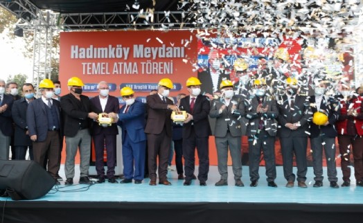 Arnavutköy’de meydan ve katlı otoparkın temeli atıldı