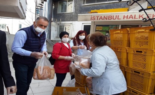 CHP BAĞCILAR’DAN VATANDAŞLARA PİDE YARDIMI