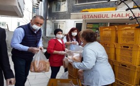 CHP BAĞCILAR’DAN VATANDAŞLARA PİDE YARDIMI