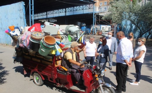 İYİ Parti Kartal’da esnaf ve vatandaşları ziyaret etti