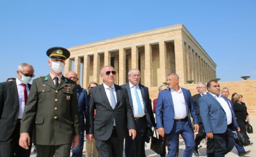 Zafer Partisi'ni kuran Ümit Özdağ ilk ziyaretini Anıtkabir’e yaptı