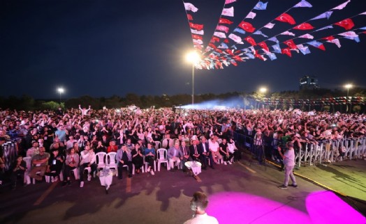 Ümraniyeli öğrencilerin mezuniyet coşkusu