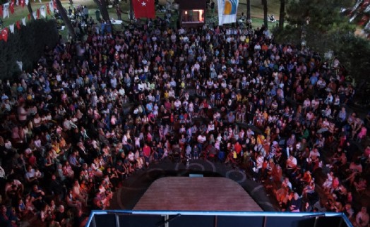 Çekmeköy’de yazlık sinema günlerine yoğun ilgi