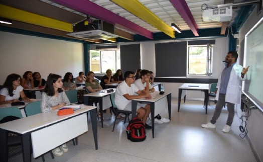 Sarıyer Akademi’de ziller ders için çaldı