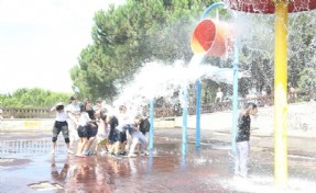 Gaziosmanpaşalı çocuklar Su Parkı’nda doyasıya eğleniyor