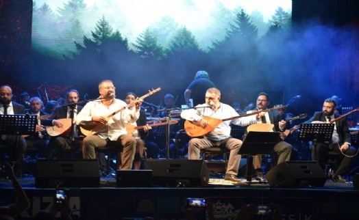 Erdal Erzincan’dan Beşiktaş’ta unutulmaz konser