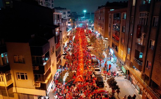 Bayrampaşa’yı 100. yıl coşkusu sardı! Dört bir taraf bayraklarla süslendi