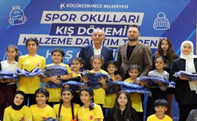 Küçükçekmece Belediyesi’nden çocuklara spor malzemesi desteği