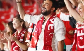 Tarkan'dan Cumhuriyet'in 100. yılına özel marş!