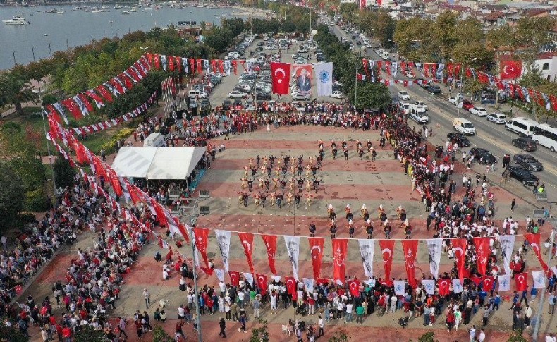 Tuzla’da yediden yetmişe herkes Cumhuriyet coşkusu yaşadı