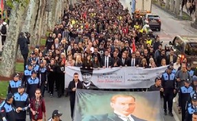 Beşiktaş Belediyesi'nden Ata'ya Saygı Yürüyüşü