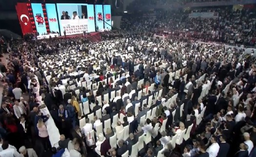 CHP Kurultayı'nda sıcak saatler! Bir isim daha adaylıktan çekildi!