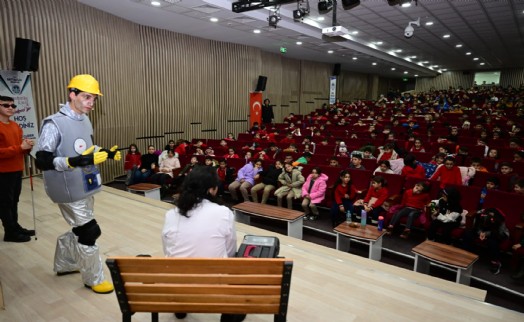 Bağcılar Belediyesi’nden depremzede çocukların yüzünü güldüren etkinlik