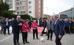 Ümraniye’nin down sendromlu futsal sporcuları özel maçta şampiyonlarla karşılaştı