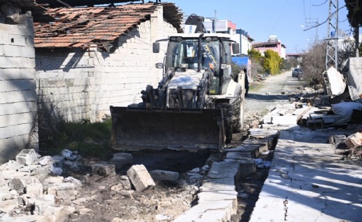 Tuzla Belediyesi var gücüyle afet bölgesinde