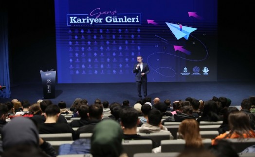 Başakşehir Belediyesi’nden gençlere kariyer yolunda büyük destek