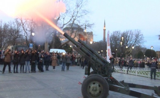 Sultanahmet'te 201 yıllık gelenek devam etti!