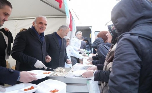 Başkan Yıldırım'dan vatandaşlara iftar yemeği ikramı!