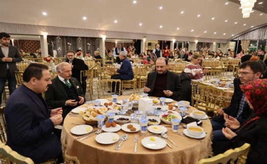 Bayrampaşa Belediyesi'nden yetim çocuklara iftar!