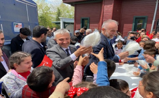 Başkan İlhan çocukların coşkusuna ortak oldu