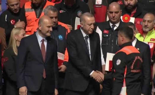 Cumhurbaşkanı Erdoğan’dan Ümraniye Belediyesi ekibine devlet üstün fedakârlık madalyası