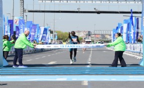 İstanbul’da N Kolay 18. İstanbul Yarı Maratonu rüzgarı esti