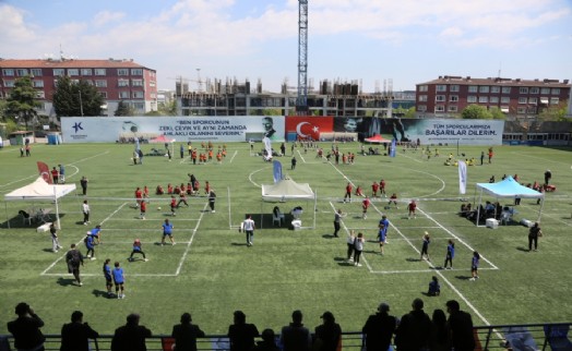 Küçükçekmece Belediyesi’nden Voleybol Şenliği