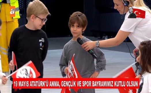 Esra Erol’un programında dikkat çeken anlar!