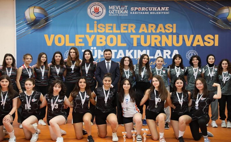 Kağıthane’de Liselerarası Voleybol Turnuvası