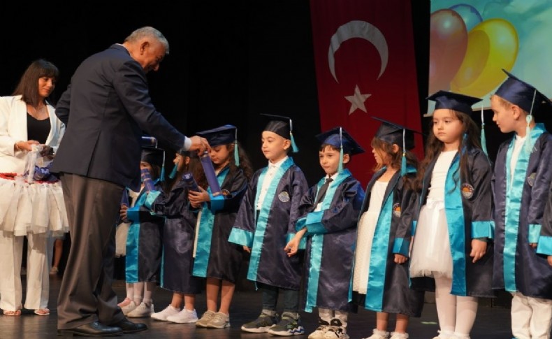 Sarıyerli miniklerin mezuniyet coşkusu