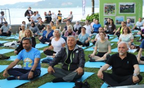 Sarıyerlilerin Boğaz manzarası eşliğinde yoga keyfi!