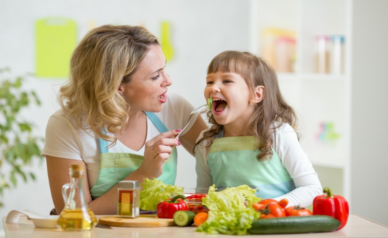 Çocuğunuzu vitamine boğmayın! Vitamin fazlalığı...