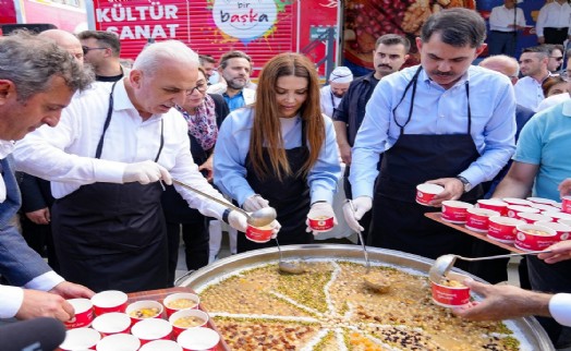 Ümraniye Belediyesi’nden 10 bin kişiye aşure ikramı