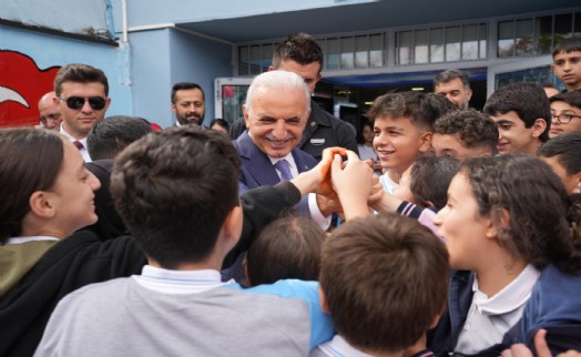 Başkan İsmet Yıldırım Ümraniyeli öğrencilerin heyecanına ortak oldu