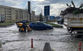 İstanbul’da hayat felç oldu! Yollar göle döndü